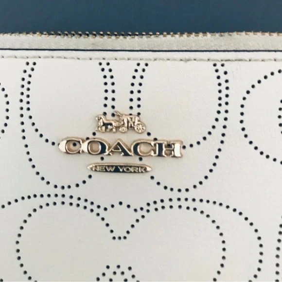 ❌SOLD❌Coach Wallet Clutch Wristlet - Picture 2 of 9